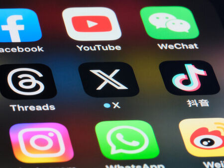 Социалната мрежа X въвежда такса от 1 долар за нови потребители