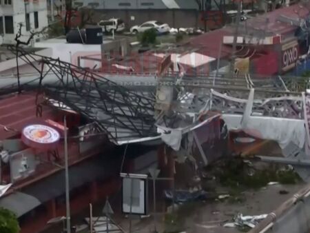 Ураганът "Отис" взе 27 жертви в Мексико