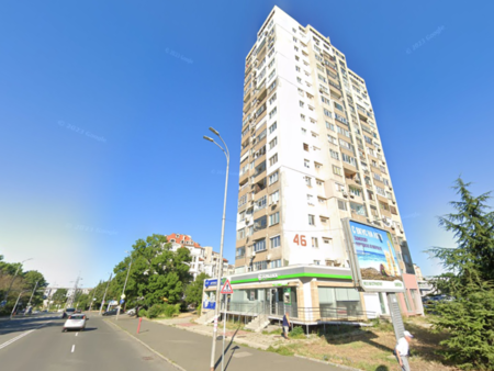 Току що на място е пристинала патрулна кола на Второ РУ