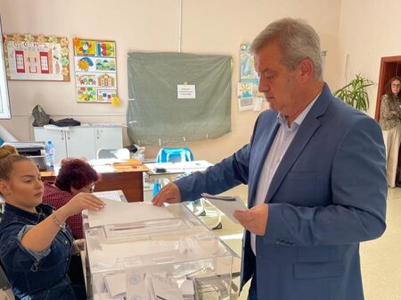 Проф. Радостин Долчинков: Гласувах за технократична среда в управата на Бургас
