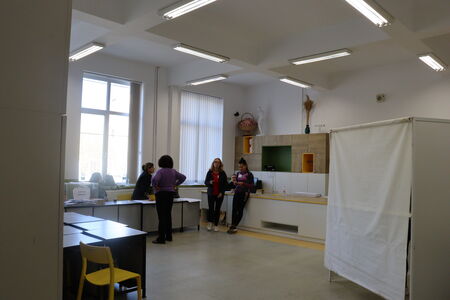 Повишава се избирателната активност в Бургас, гласува са 26%