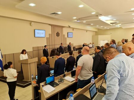 Общинската избирателна комисия в Бургас до няколко минути ще излезе