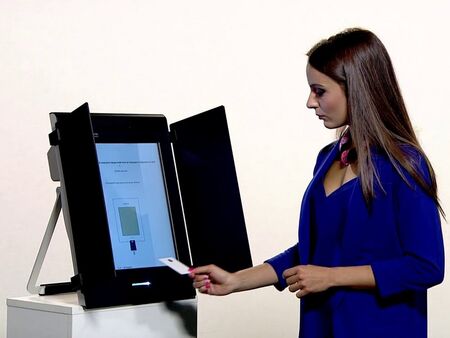Обрат: Съдът върна машините за гласуване