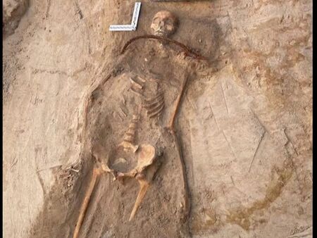 Тяло, оковано с вериги, намериха на вампирско гробище в Полша