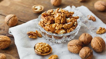 Яжте орехи за отслабване и дълголетие