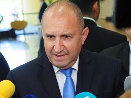 Румен Радев не коментира дали ще уволни шефа на ДАНС