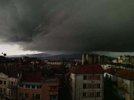 Photo of Une terrible tempête arrive sur la mer !  Regardez quelles défaites il a infligées à la Bulgarie centrale !