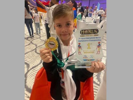 Аплодисменти за малкия Керем, прибира се в Несебър със златен медал от олимпиадата по ментална аритметика в Дубай