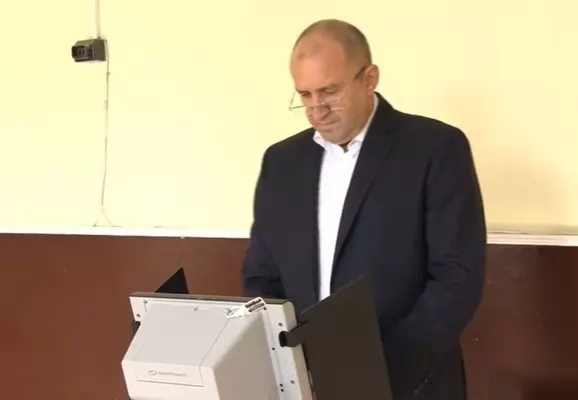 Румен Радев ще каже след изборите дали ще освободи шефа на ДАНС