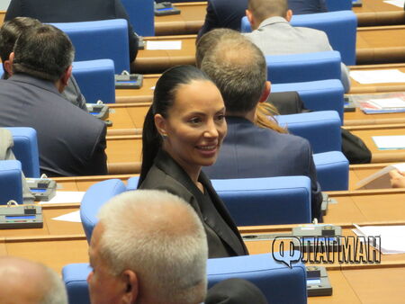 Фамозната депутатка от ГЕРБ Славена Точева е подала оставка. Това