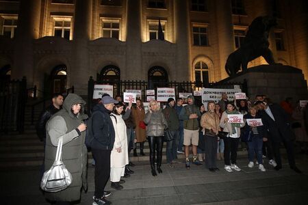 Протест след решението на съда да пусне под гаранция от 5000 лв. свекъра на убитата Евгения