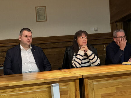 Пеевски събра кметовете на ДПС: Подкрепа за бюджета само при ясни ангажименти към общините