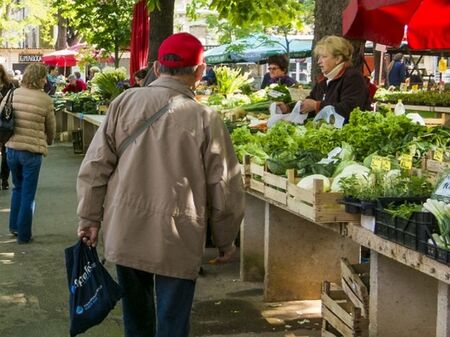 Kраставиците скочиха с 12%, доматите със 7% - цените на пазара пак растат