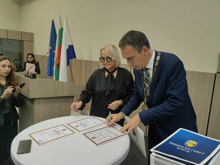 Кметът Димитър Николов и новите съветници на Бургас полагат клетва (ОБНОВЯВА СЕ)
