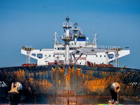 САЩ разследват десетки танкери за нарушаване на петролните санкции срещу Русия