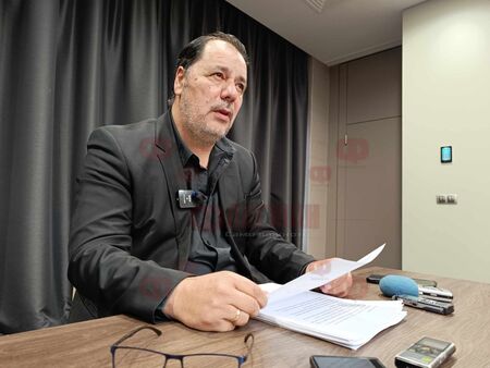 Почетният председател на ПП СЕК Георги Манев иска оставката на областния управител на Бургас (НА ЖИВО)