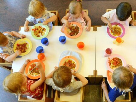 15 деца са натровени след обяд в детска градина