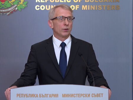Премиерът Николай Денков направи извънредно изявление по повод снощните размирици