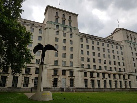 Обвинения в британско министерство в сексизъм и тормоз