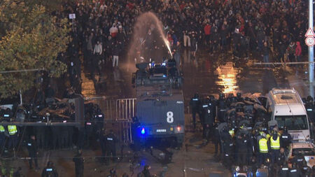 Заради сблъсъците на футболните фенове: Полицаи се събраха на протест в София