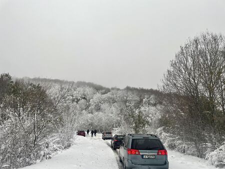 65 машини почистват републиканските пътища в районите със снежна покривка