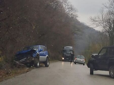 Два джипа катастрофираха челно, мъж е ранен