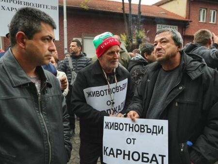Фермери и животновъди излязоха на протест, искат оставката на Вътев
