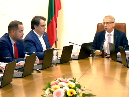 Премиерът поиска доклади и мерки от Калин Стоянов, преди да „дефинира отношението си“ към него