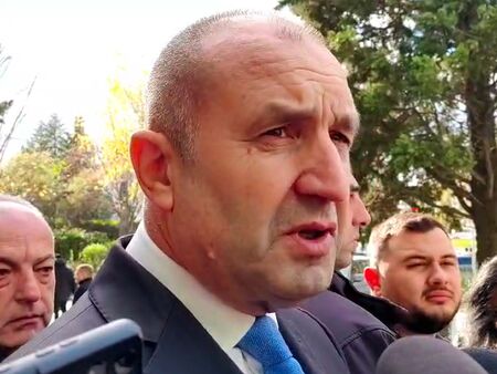Парламентът да озапти Асен Василев, иначе ще наложа вето върху бюджета, закани се Румен Радев