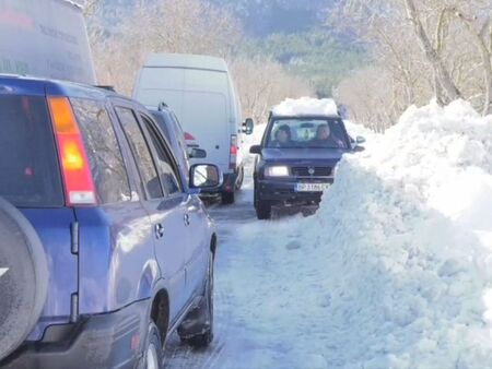 Отмениха бедствено положение във Враца, но някои пътища все още са труднопроходими