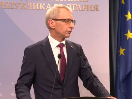Премиерът Николай Денков намекна на брифинг в парламента, че може