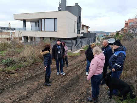 Изградихме този път с наши средства, вложили сме над 100