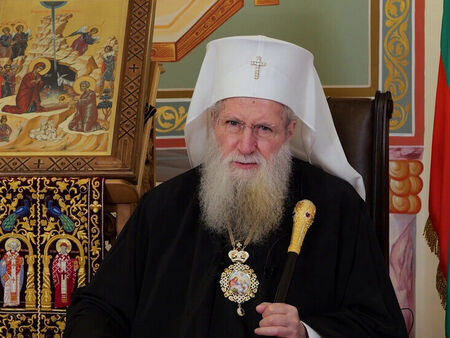 Светият синод: Патриарх Неофит остава в болница, състоянието му се подобрява