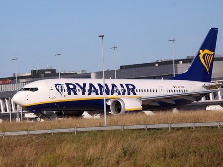 Откриха фалшиви части в двигателите на два самолета на Ryanair