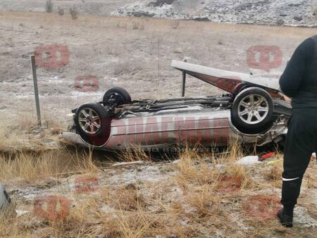 Подробности за ПТП-о край Камено: След брутална каскада с летни гуми, билборд е паднал върху колата и...