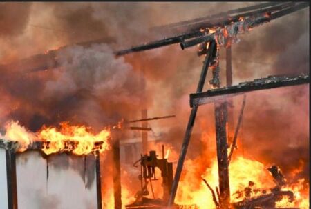 Склад и магазин за домашни потреби изгоряха в Средец