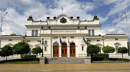 Битка за постове, власт, бюджет - политиците са все по-неприятни за народа