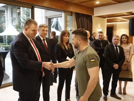 Зеленски благодари лично на Пеевски за военната помощ за Украйна