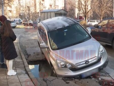 Автомобил пропадна в Пловдив заради ВиК авария в „Кючука"
