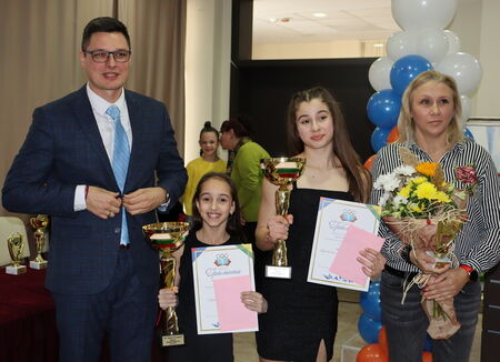 Спортното училище на Бургас награди своите шампиони (СНИМКИ, ВИДЕО)