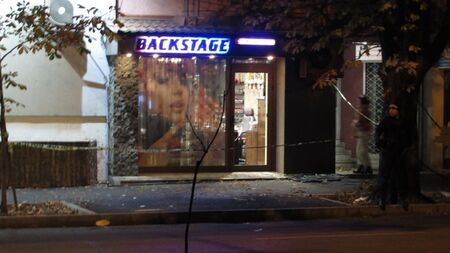 Простреляната жена във фризьорски салон в Русе била закопчана с белезници