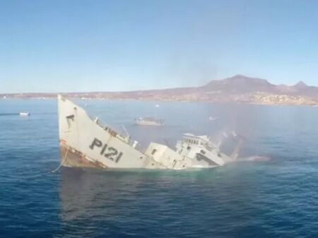 Кораб потъва край Балчик, през пробойната са навлезли близо 15 тона вода
