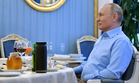 Путин омитал по 10 яйца на закуска