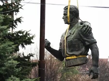 Димитровград иска Паметника на съветската армия