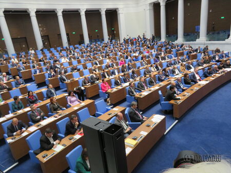 Със 165 „за“ НС прие окончателно промените в Конституцията - Рашков не ги подкрепи