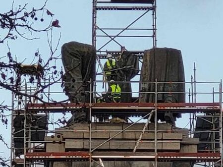 Съветският паметник в София демонтиран без заповед