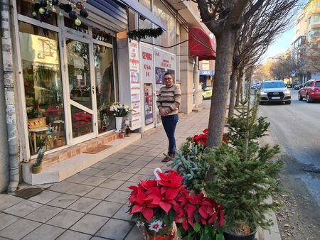 Средствата ще се използват за покупката на лакомства украшения и