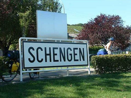 Нидерландия реши - пуска ни в Шенген и по въздух, и по суша