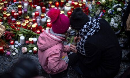 Стрелецът от Прага убил баща и бебе преди седмица
