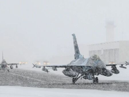 Първите изтребители F-16 пристигнаха в Украйна